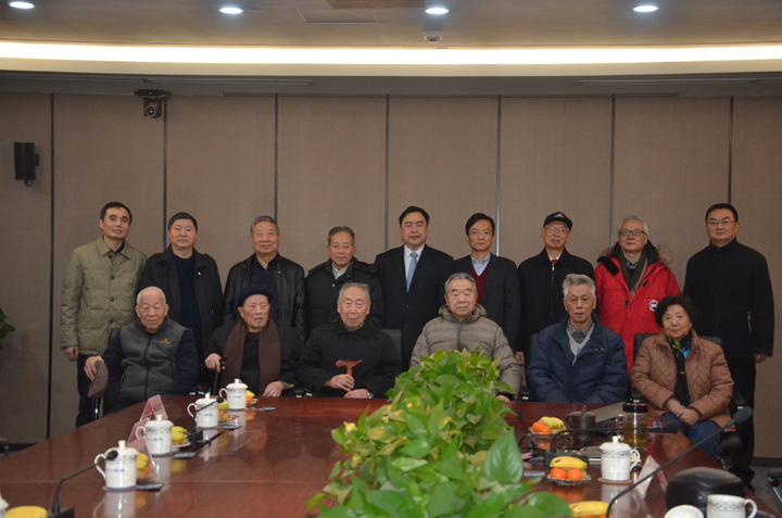6-趙振元與老領(lǐng)導(dǎo)、大師親切合影留念.JPG