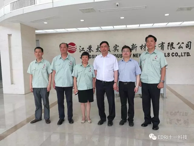 11-趙振元、孫鴻偉與江蘇太極總經(jīng)理徐新予等管理層親切合影.jpg