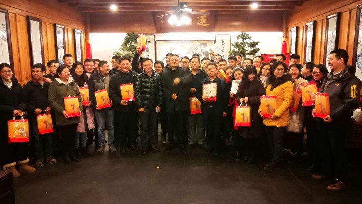 2-收到趙振元同志的慰問，欣喜寫在現(xiàn)場每一位工作人員的臉上.jpg