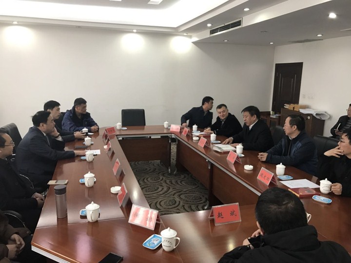 11-鞏義市委書記袁三軍、市人大主任李明楨、市政協(xié)主席談得勝、市委常委、市委辦主任朱軍、副市長劉軍杰、鞏東新區(qū)副主任劉亞濤等與太極實(shí)業(yè)董事長、十一科技法人代表趙振元、余才志、陳昌、何斌、趙斌、張松濤、趙遠(yuǎn)遠(yuǎn)、魏靜等會談.jpg