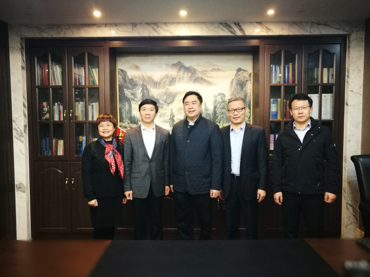 2-趙振元同志與無錫產(chǎn)業(yè)集團黨委副書記、工會主席劉濤、太極實業(yè)黨委書記褚兵、太極實業(yè)黨委副書記、工會主席陳月芳、太極實業(yè)董事會秘書丁奎一行親切合影.jpg