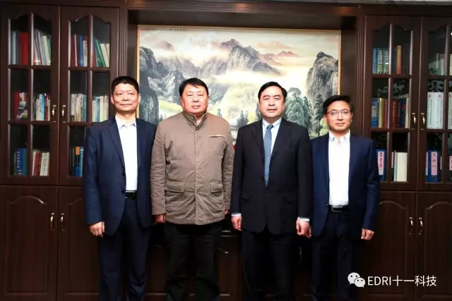 9-趙振元與叢亞東、王鵬程、劉成江在辦公室親切合影.webp.jpg