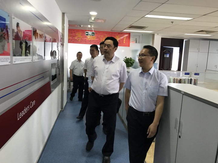 11-趙院長同志參觀天津分院辦公室，并親切看望分院的同志們.jpg